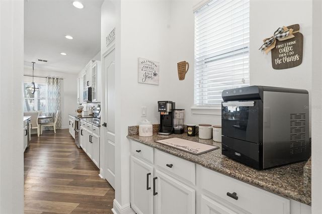 8113 CHAMPIONS FOREST WAY, Tampa, FL 33635