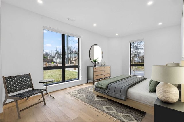 1114 Beacon 101, Newton, MA 02461
