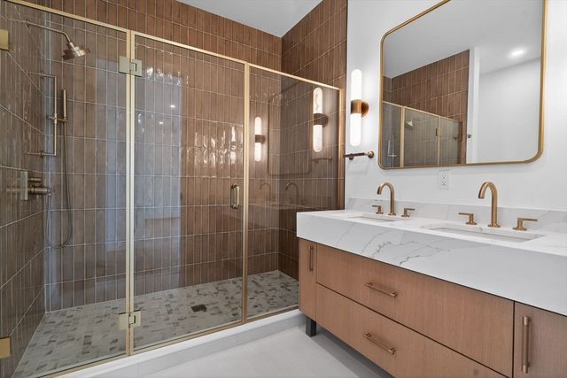 1114 Beacon 101, Newton, MA 02461