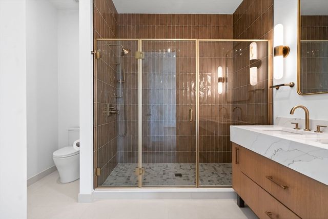 1114 Beacon 101, Newton, MA 02461