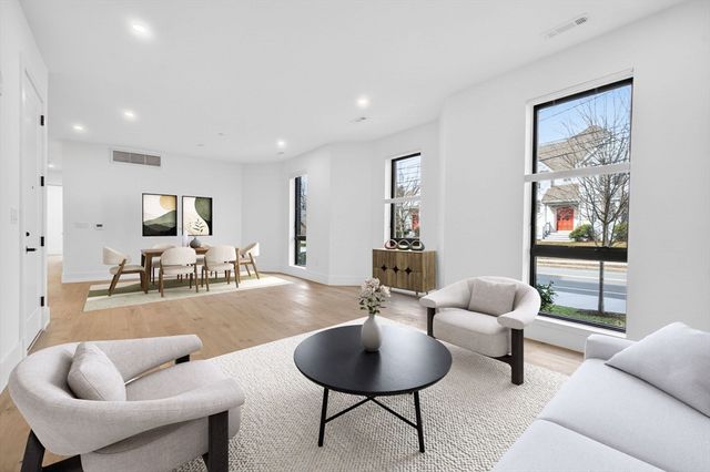 1114 Beacon 101, Newton, MA 02461