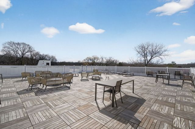 1114 Beacon 101, Newton, MA 02461