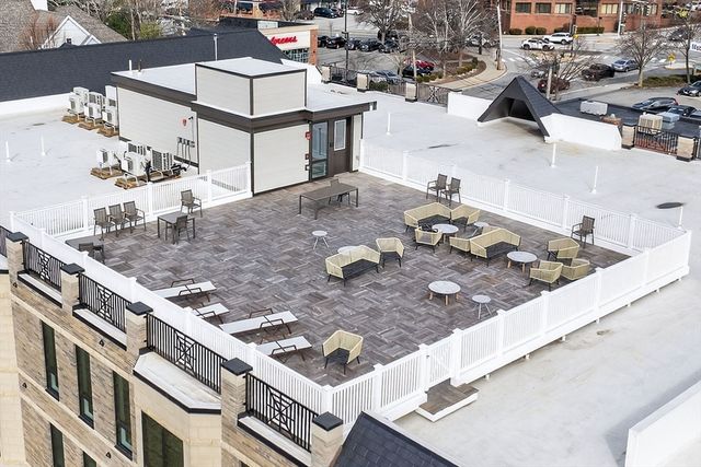 1114 Beacon 101, Newton, MA 02461