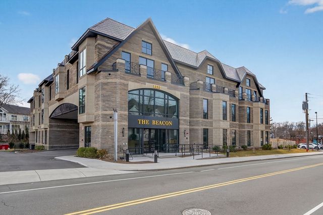 1114 Beacon 101, Newton, MA 02461