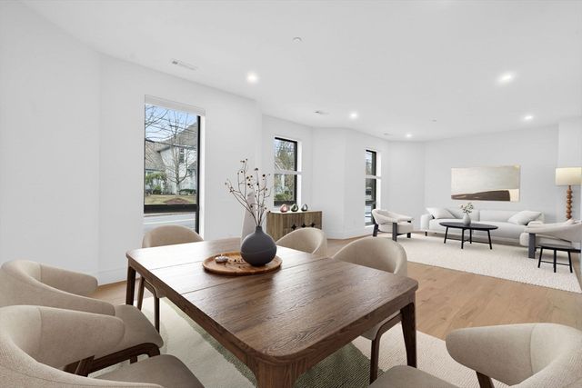 1114 Beacon 101, Newton, MA 02461