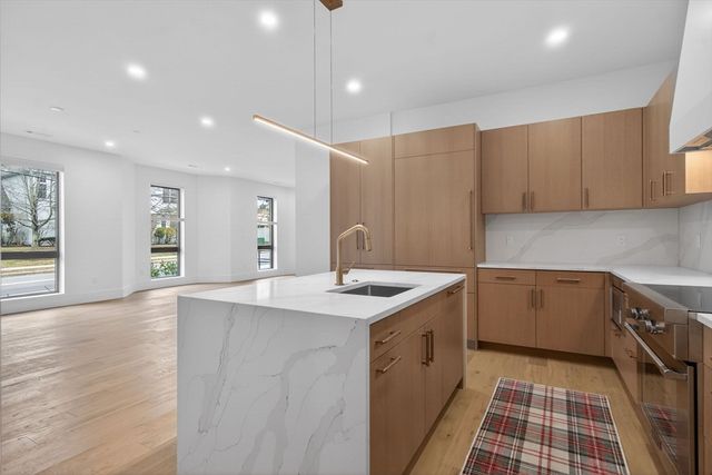1114 Beacon 101, Newton, MA 02461