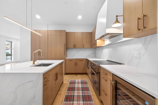 1114 Beacon 101, Newton, MA 02461