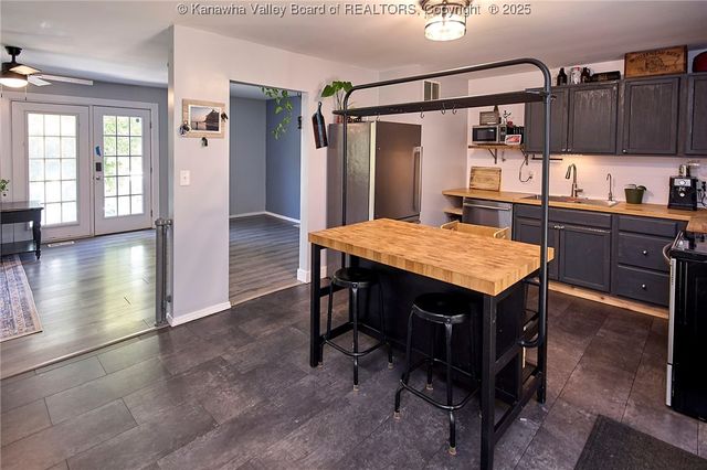 223 Pleasant Valley Drive, South Charleston, WV 25309