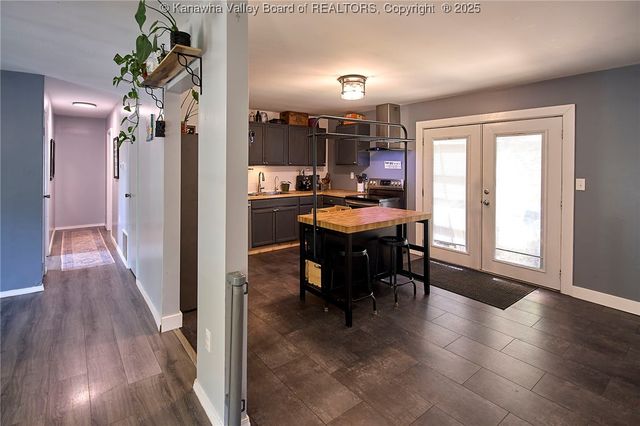 223 Pleasant Valley Drive, South Charleston, WV 25309