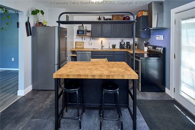 223 Pleasant Valley Drive, South Charleston, WV 25309