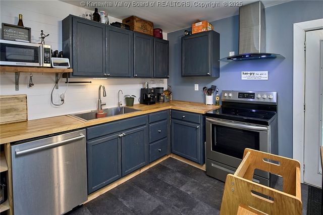 223 Pleasant Valley Drive, South Charleston, WV 25309