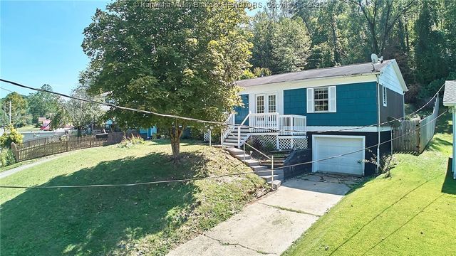 223 Pleasant Valley Drive, South Charleston, WV 25309