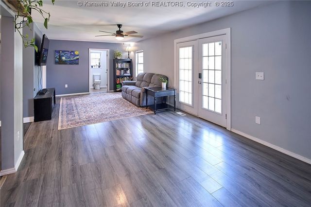 223 Pleasant Valley Drive, South Charleston, WV 25309