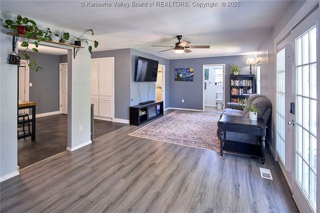 223 Pleasant Valley Drive, South Charleston, WV 25309