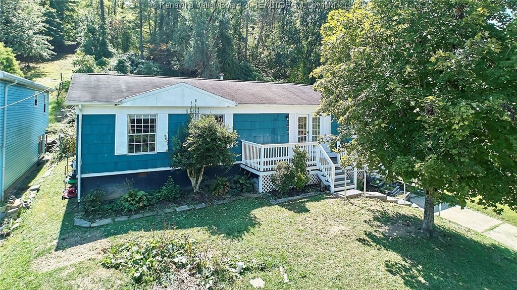 223 Pleasant Valley Drive, South Charleston, WV 25309