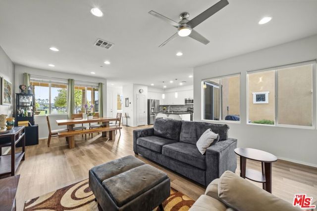 669 Seine River Way, Oxnard, CA 93036