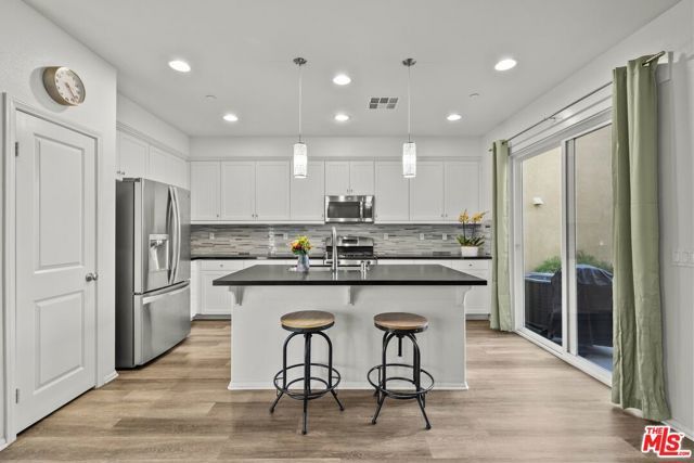 669 Seine River Way, Oxnard, CA 93036