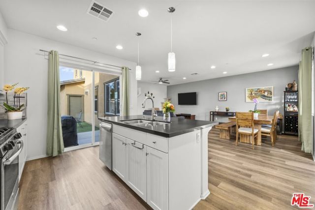 669 Seine River Way, Oxnard, CA 93036