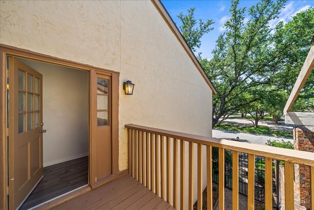 9206 Flickering Shadow Drive, Dallas, TX 75243