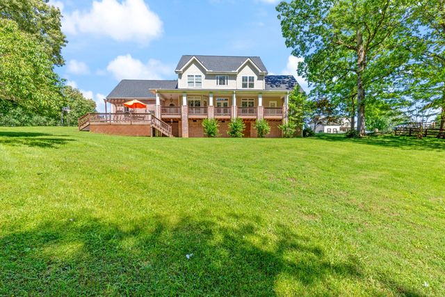 1000 Bradby Dr, Burns, TN 37029