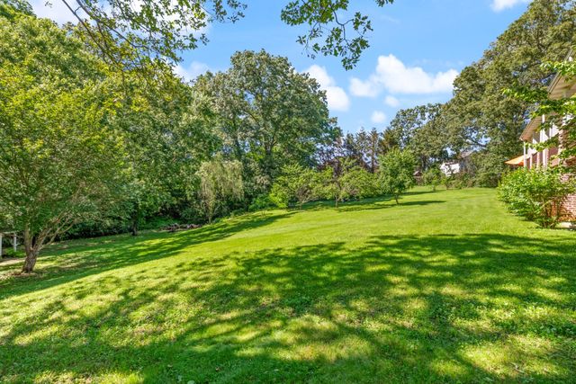 1000 Bradby Dr, Burns, TN 37029