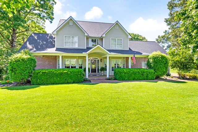 1000 Bradby Dr, Burns, TN 37029