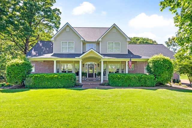 1000 Bradby Dr, Burns, TN 37029