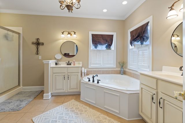 1000 Bradby Dr, Burns, TN 37029