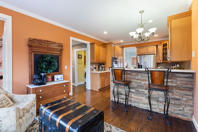 1000 Bradby Dr, Burns, TN 37029