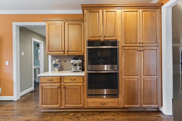 1000 Bradby Dr, Burns, TN 37029