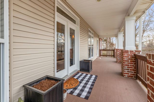 1000 Bradby Dr, Burns, TN 37029