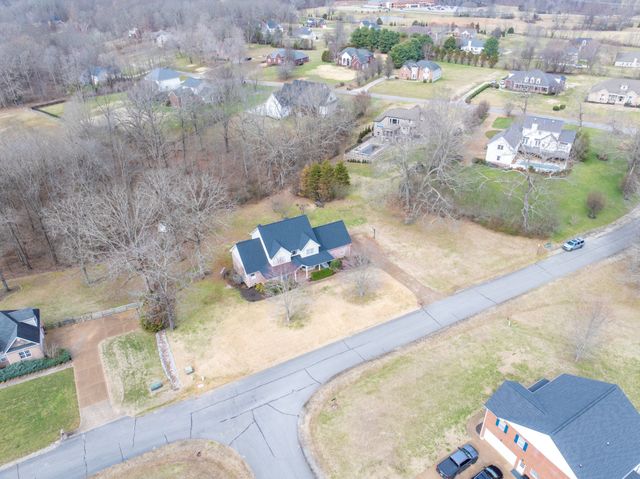 1000 Bradby Dr, Burns, TN 37029
