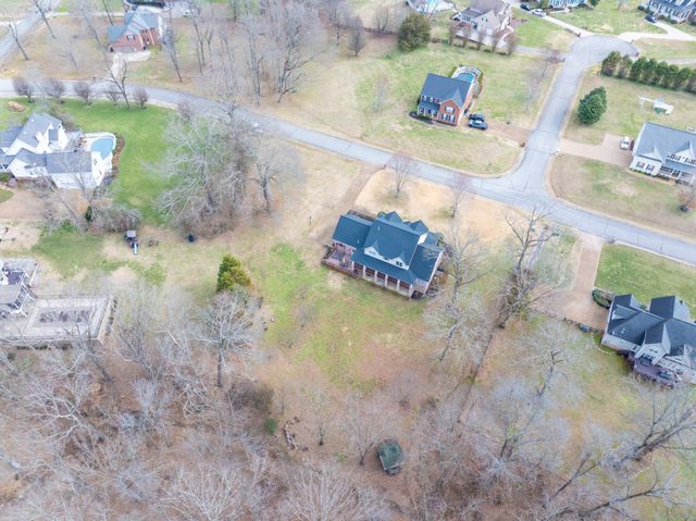 1000 Bradby Dr, Burns, TN 37029