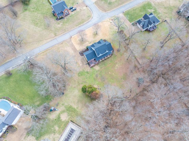 1000 Bradby Dr, Burns, TN 37029