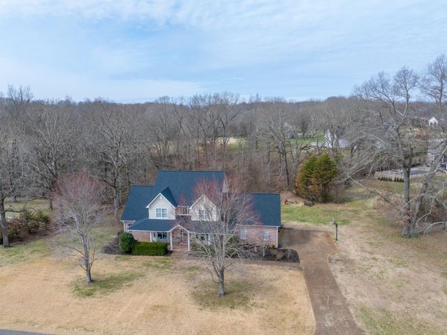 1000 Bradby Dr, Burns, TN 37029
