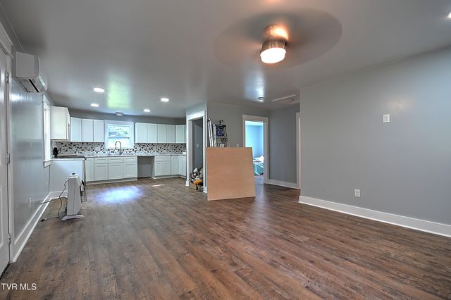 21209 Lime Hill Road, Bristol, VA 24202