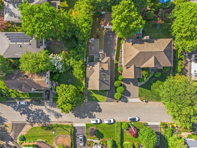 15 Pershing Avenue, Locust Valley, NY 11560