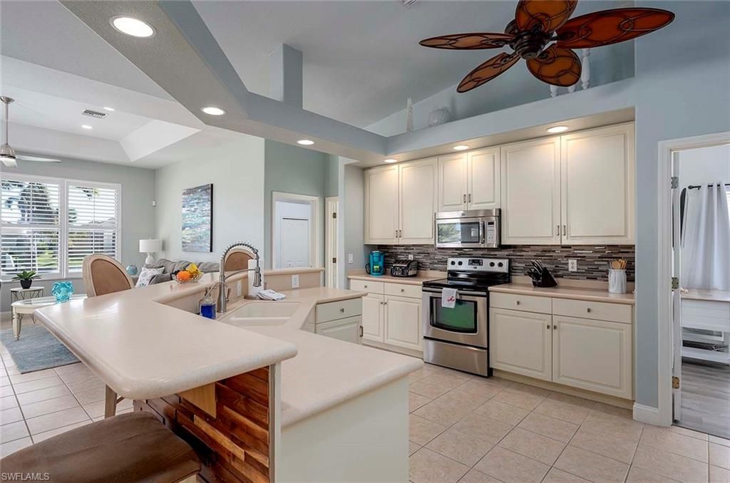 Image 4 of property listing at 3417 SW 25th CT, Cape Coral, FL 33914
