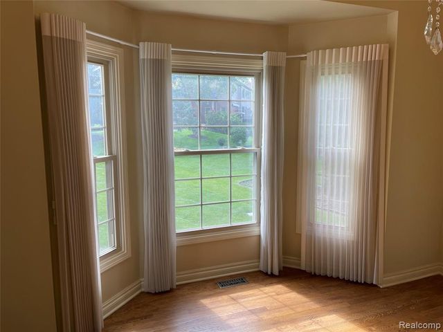 45856 Bristol Circle, Novi, MI 48377