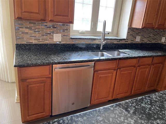 45856 Bristol Circle, Novi, MI 48377