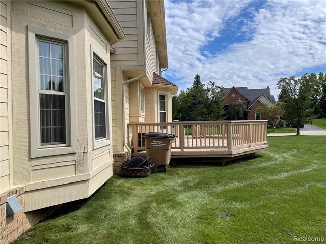 45856 Bristol Circle, Novi, MI 48377