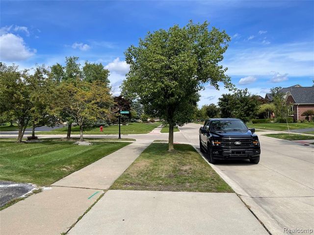 45856 Bristol Circle, Novi, MI 48377