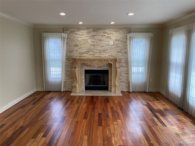 45856 Bristol Circle, Novi, MI 48377