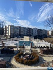 3 Soldier Hill Road 303, Paramus, NJ 07652