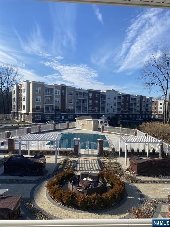 3 Soldier Hill Road 303, Paramus, NJ 07652