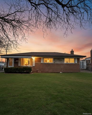 32960 Oakview Drive, Warren, MI 48092