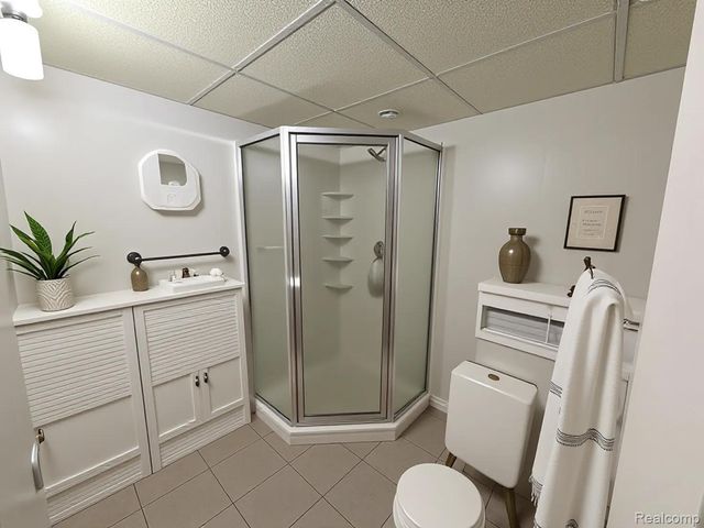 32960 Oakview Drive, Warren, MI 48092