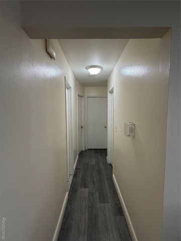 32960 Oakview Drive, Warren, MI 48092