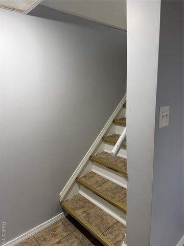 32960 Oakview Drive, Warren, MI 48092