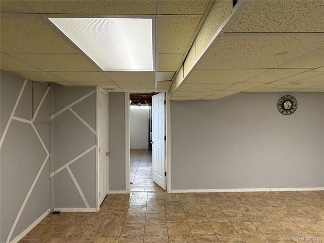 32960 Oakview Drive, Warren, MI 48092